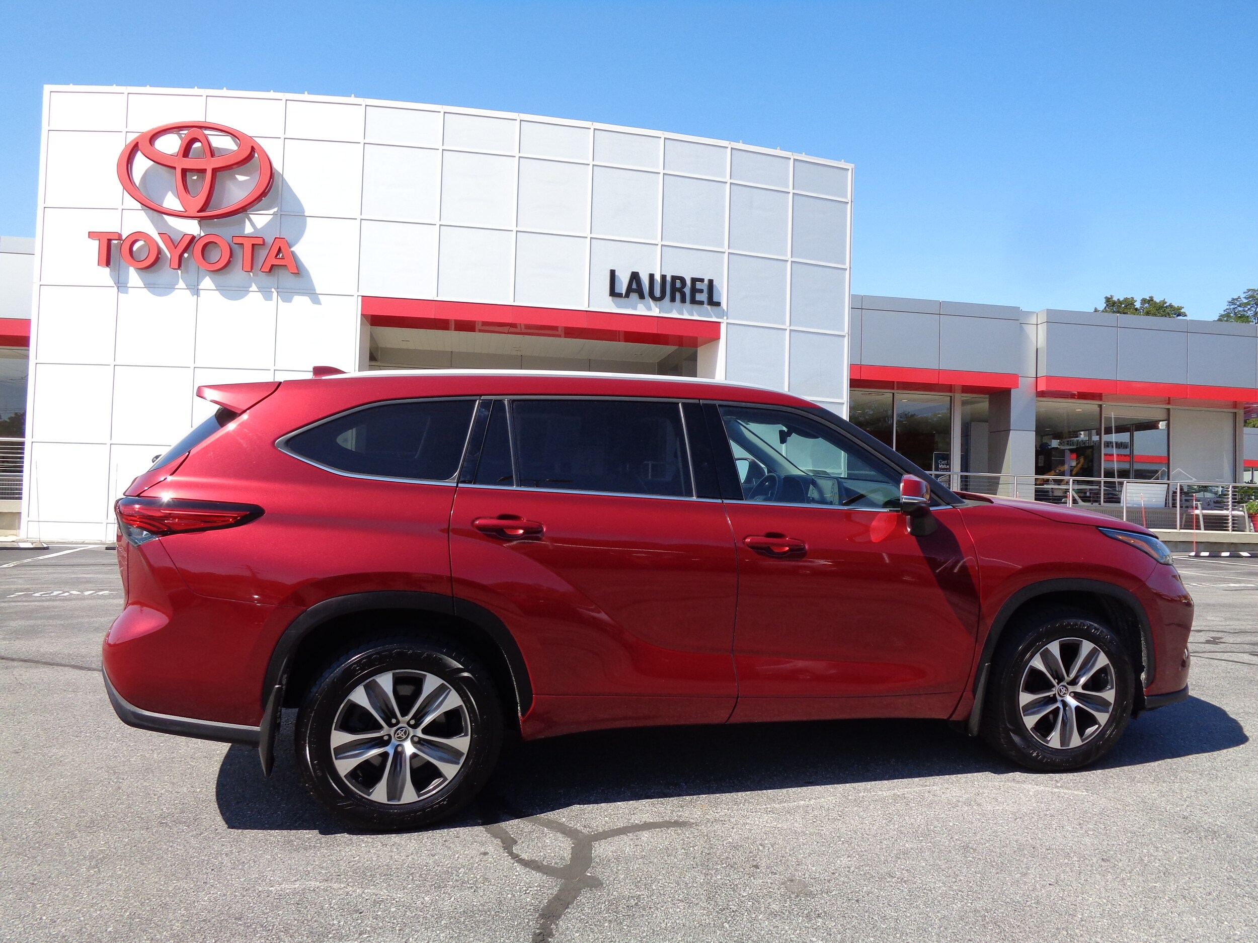 2022 Toyota Highlander XLE photo 2