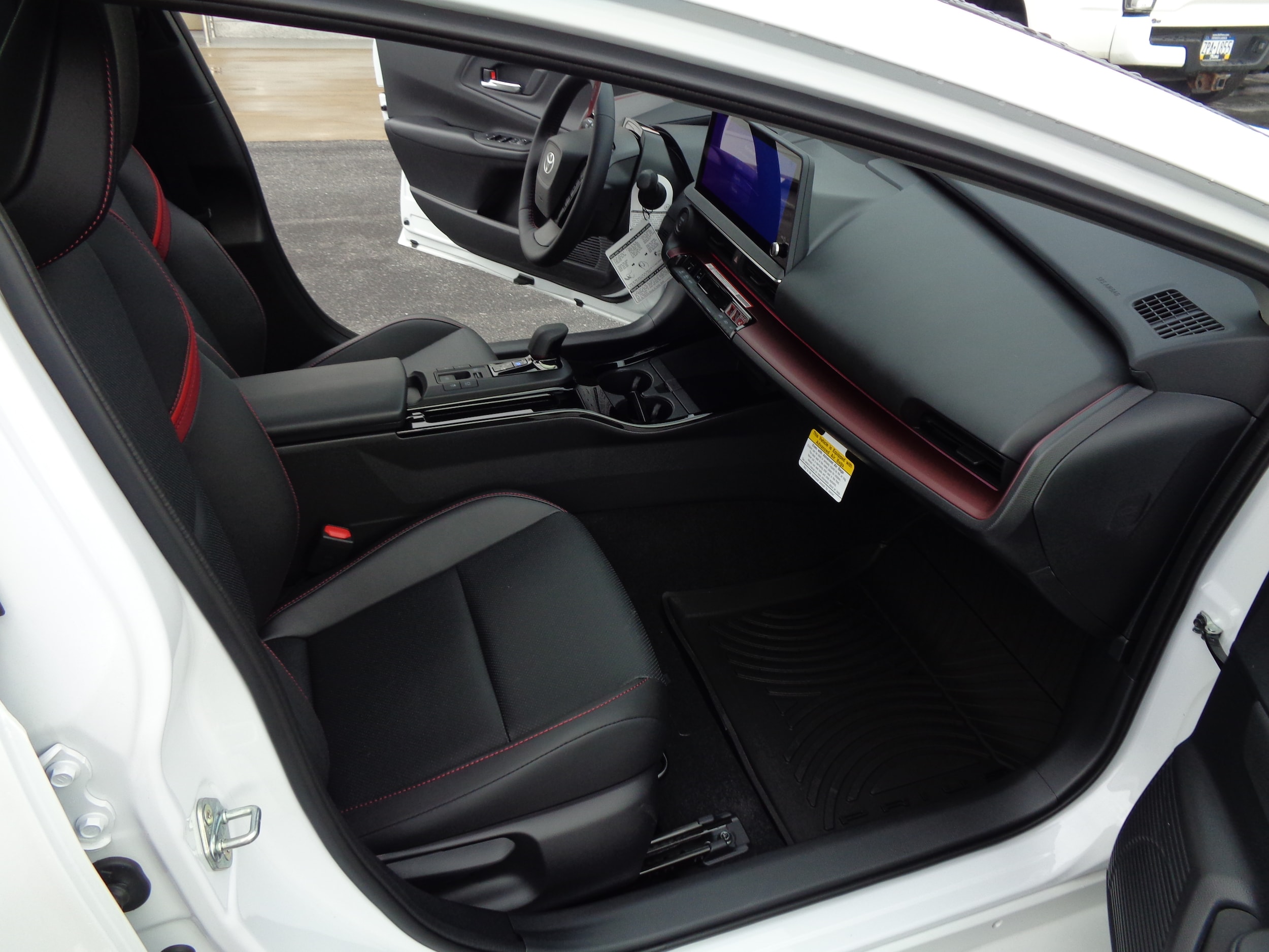 2026 Toyota Prius Plug-in Hybrid XSE - Photo 19