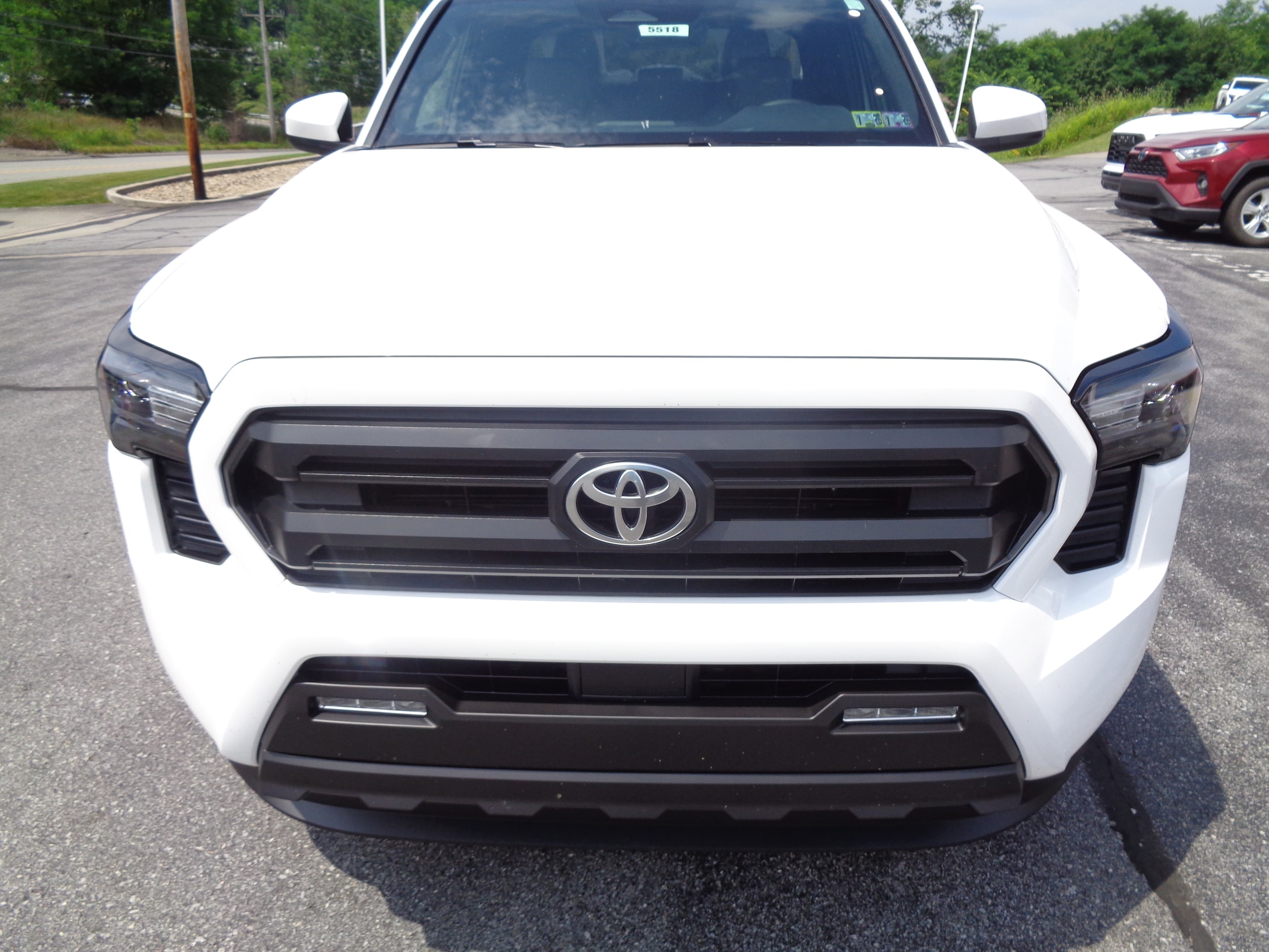 2025 Toyota Tacoma SR5 - Photo 8