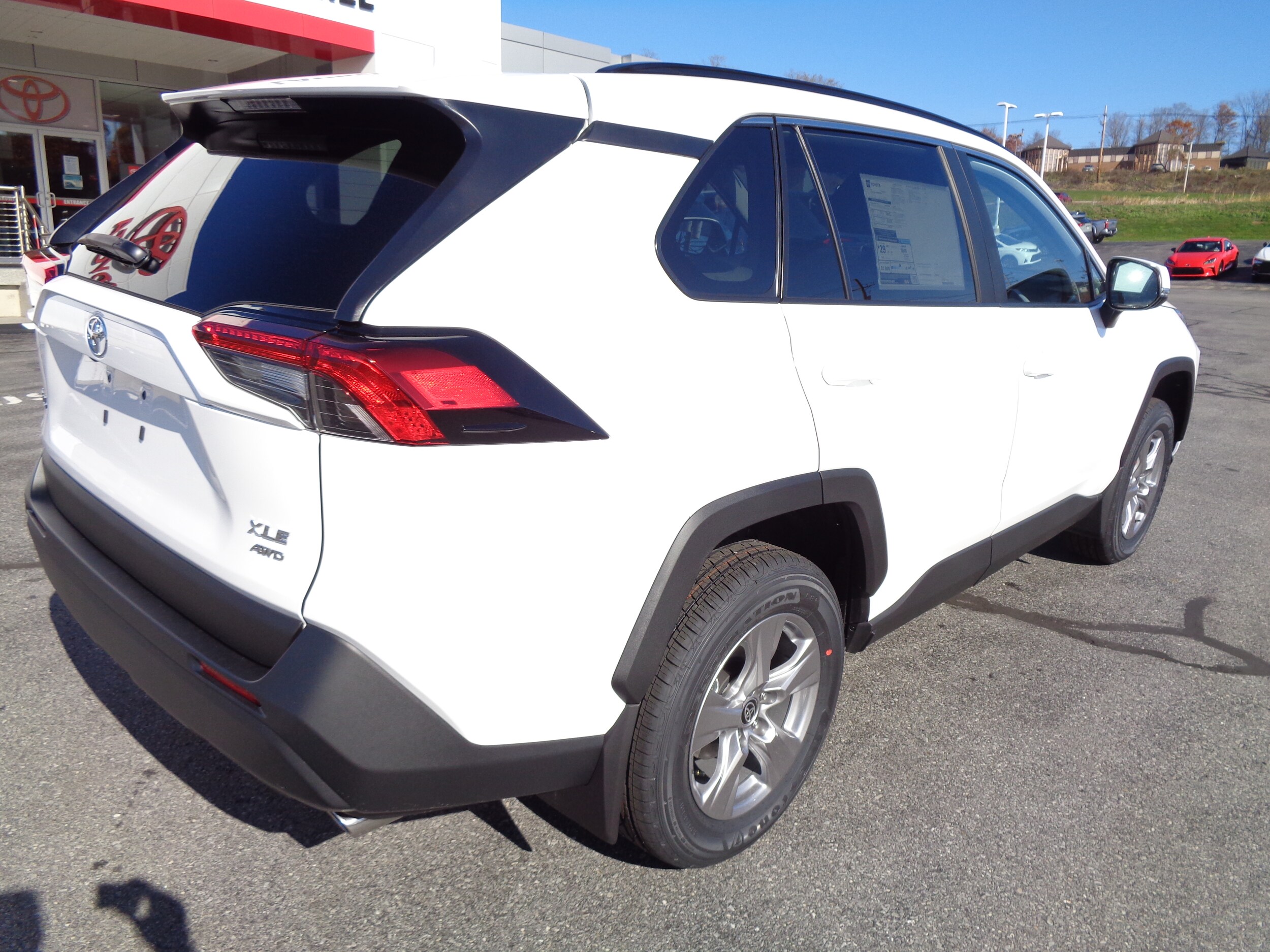 2025 Toyota RAV4 XLE photo 3