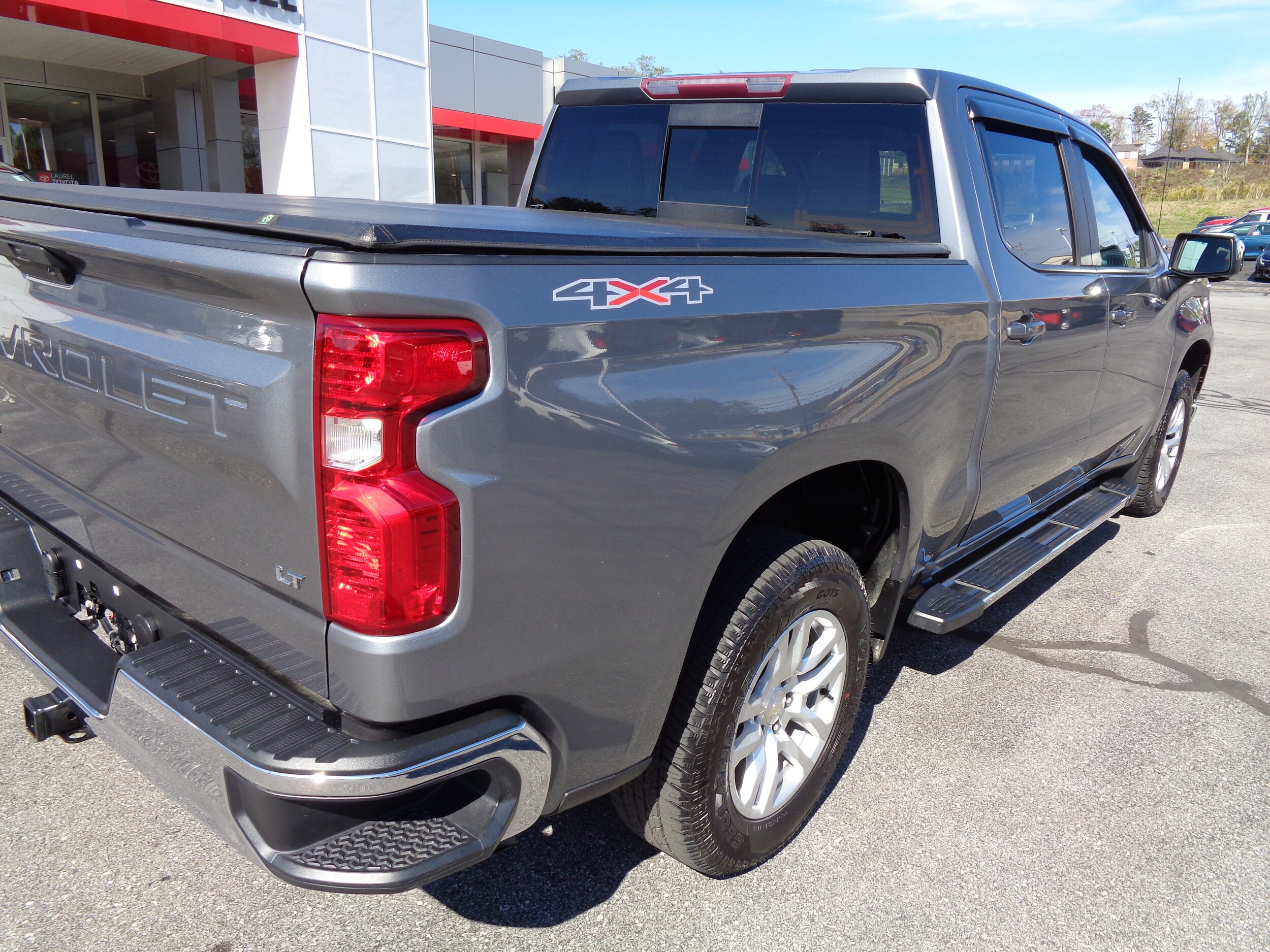 2019 Chevrolet Silverado 1500 LT photo 3
