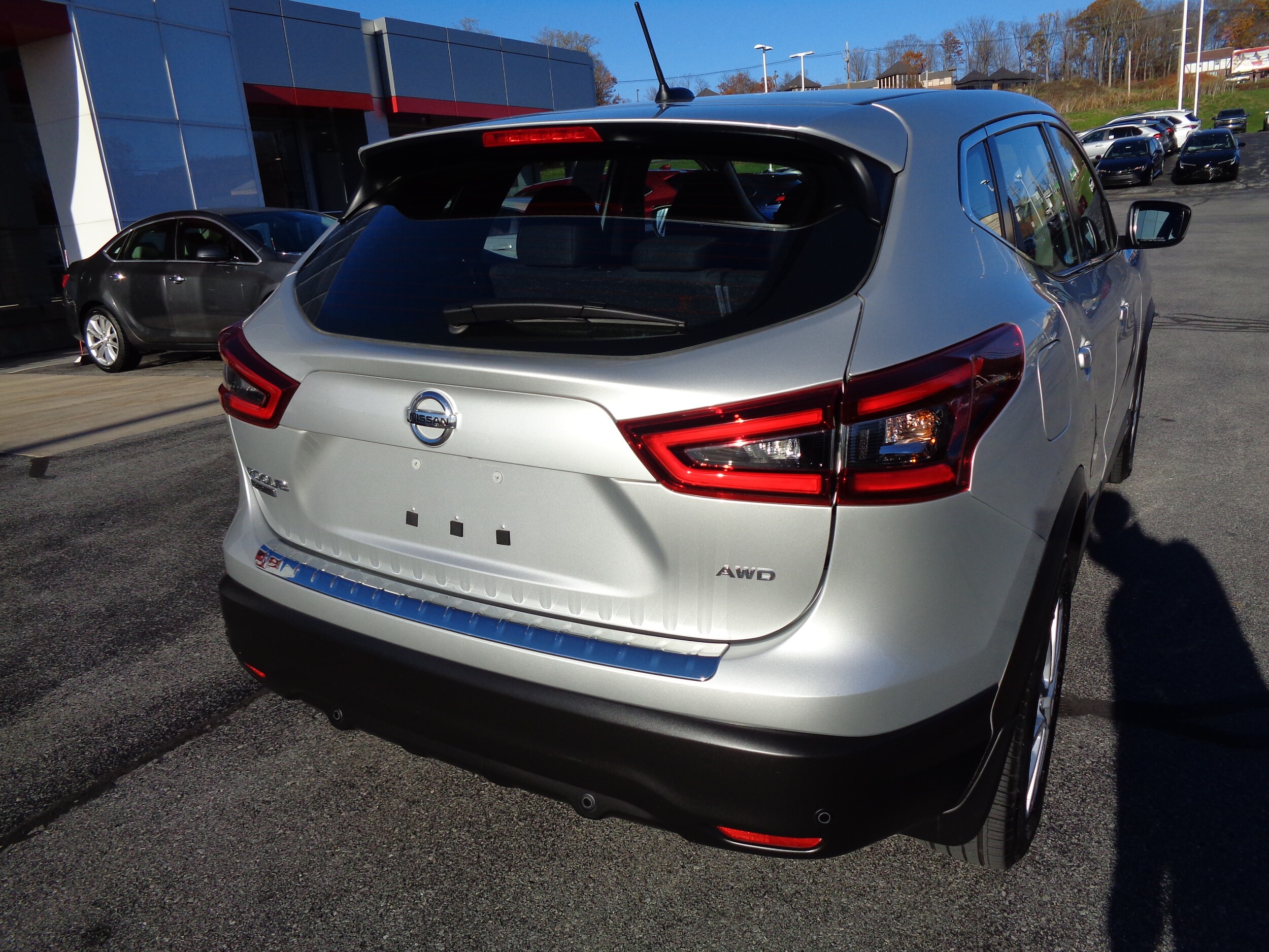 2022 Nissan Rogue Sport S photo 4