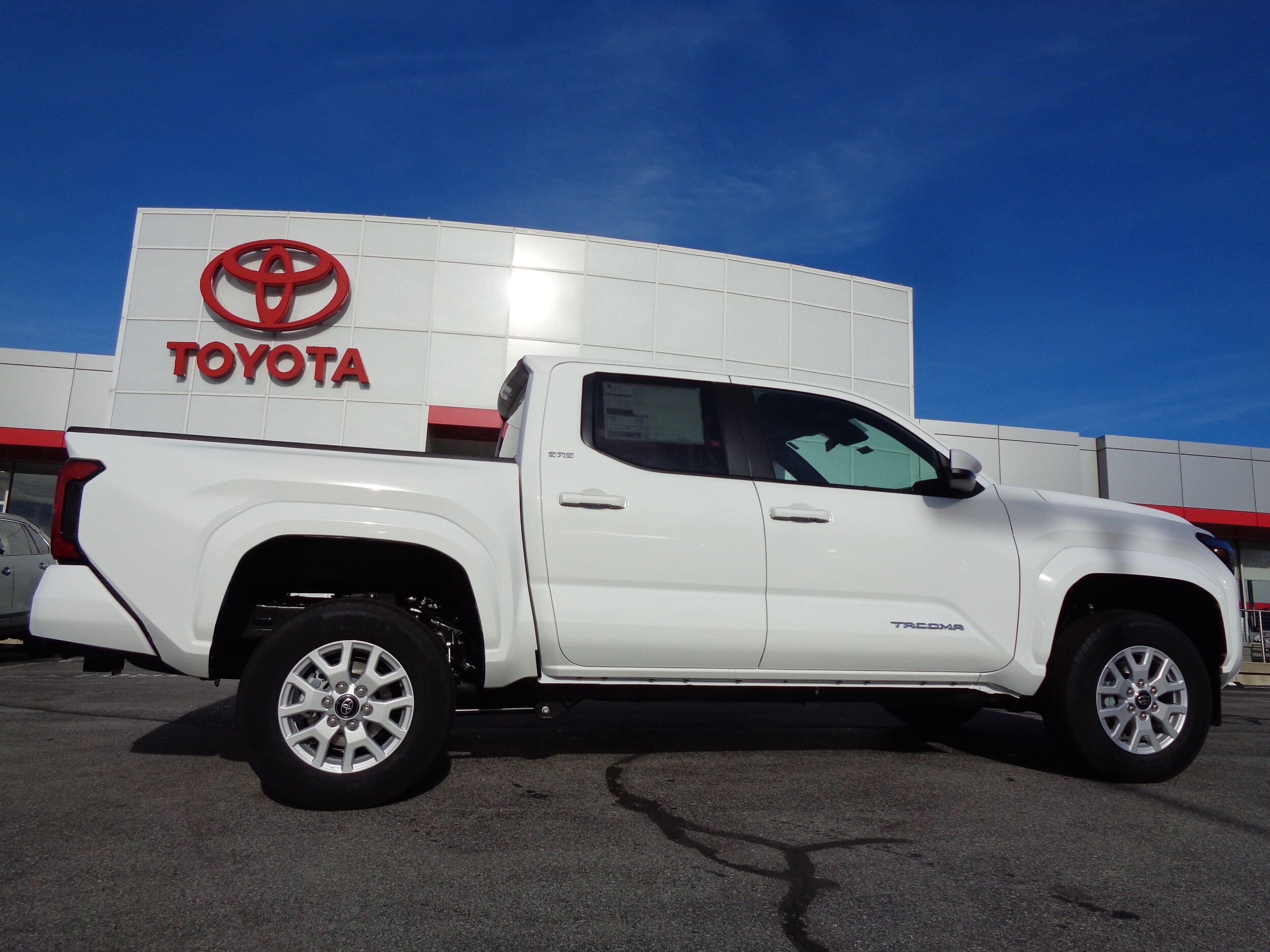 2025 Toyota Tacoma SR5 Double Cab photo 2