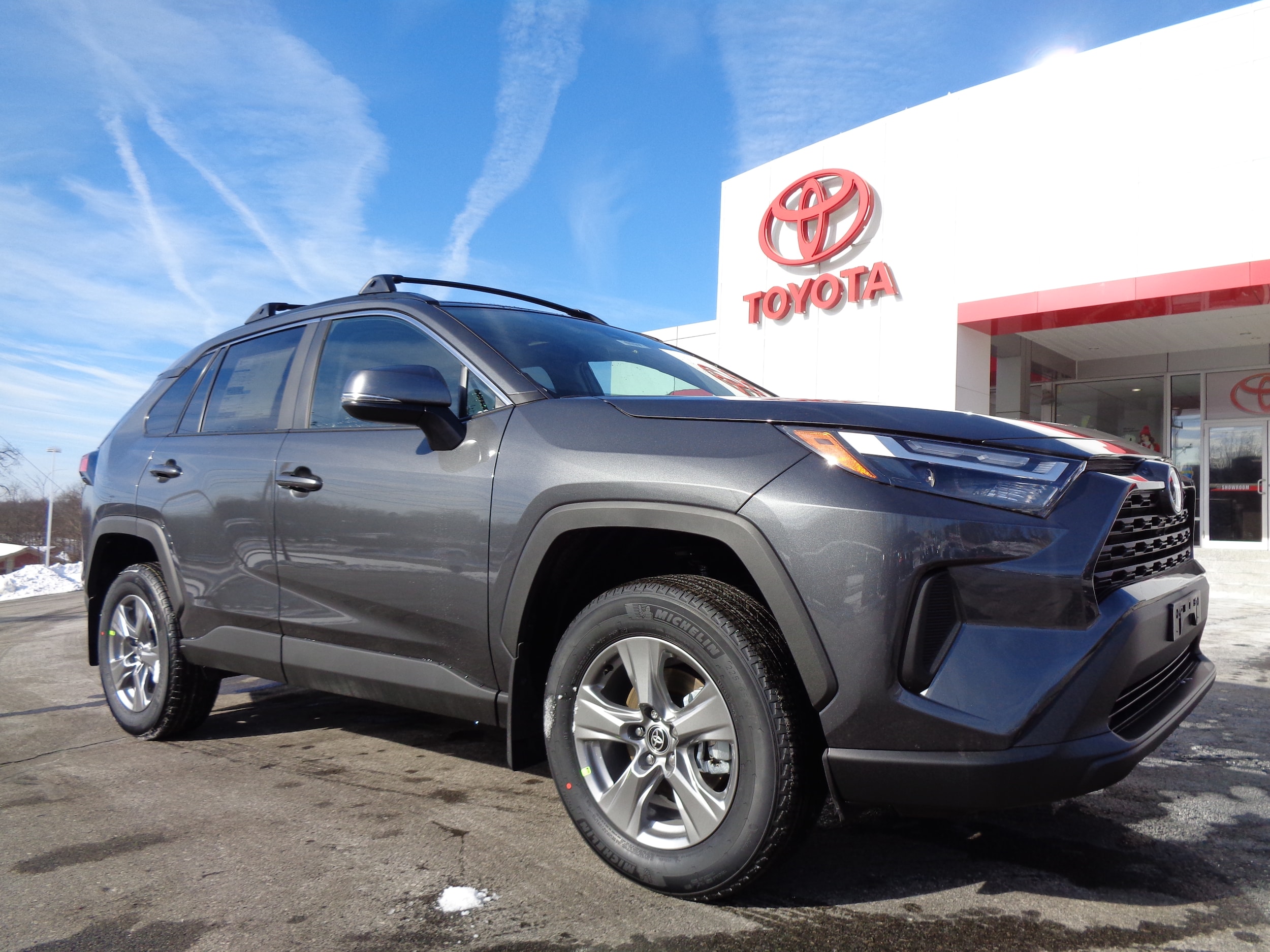 2025 Toyota RAV4 XLE's photo