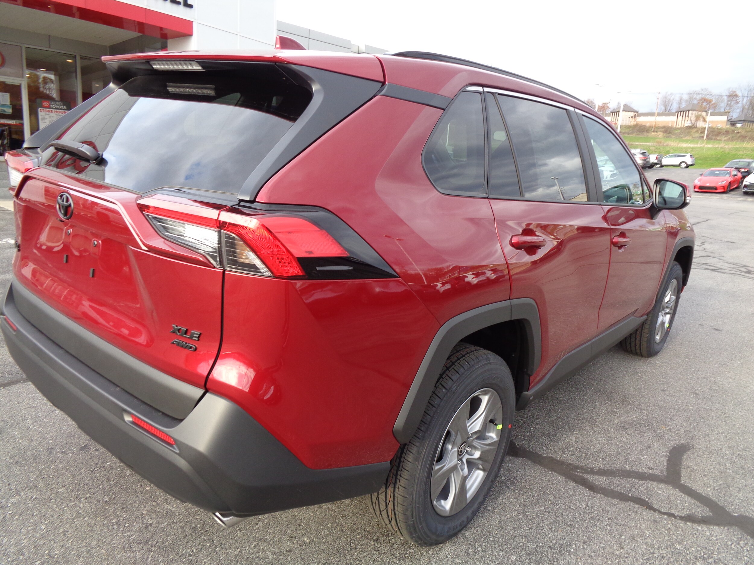 2025 Toyota RAV4 XLE photo 3