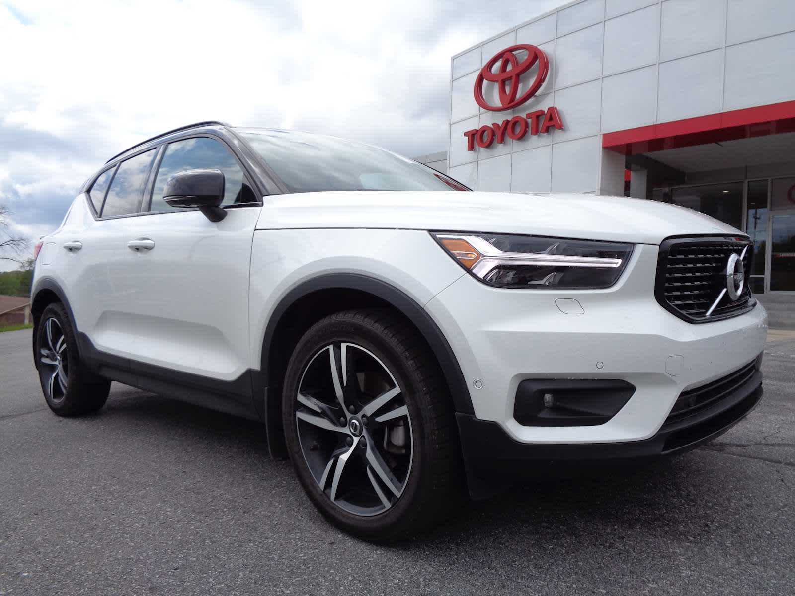 2019 Volvo XC40 T5 R-Design AWD's photo