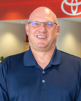 Staff member Scott Bernardo from ID_4e8e8147f846