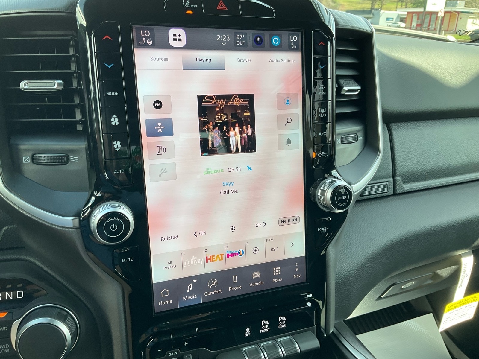 View vehicle photo 6