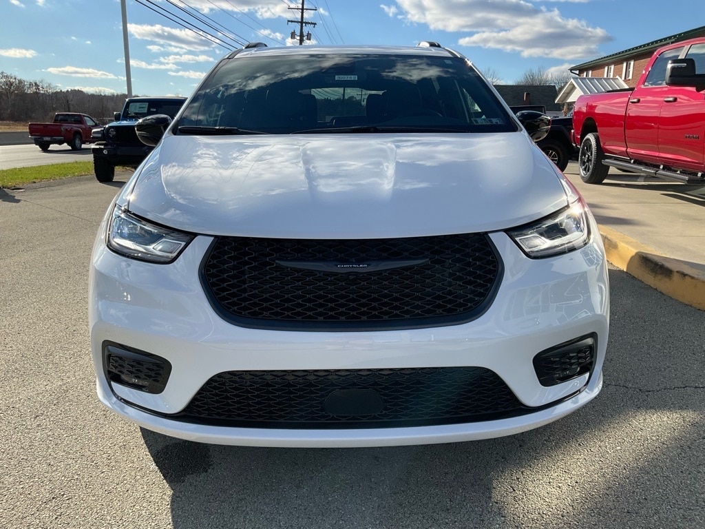 New 2026 Chrysler Pacifica SELECT Passenger Van