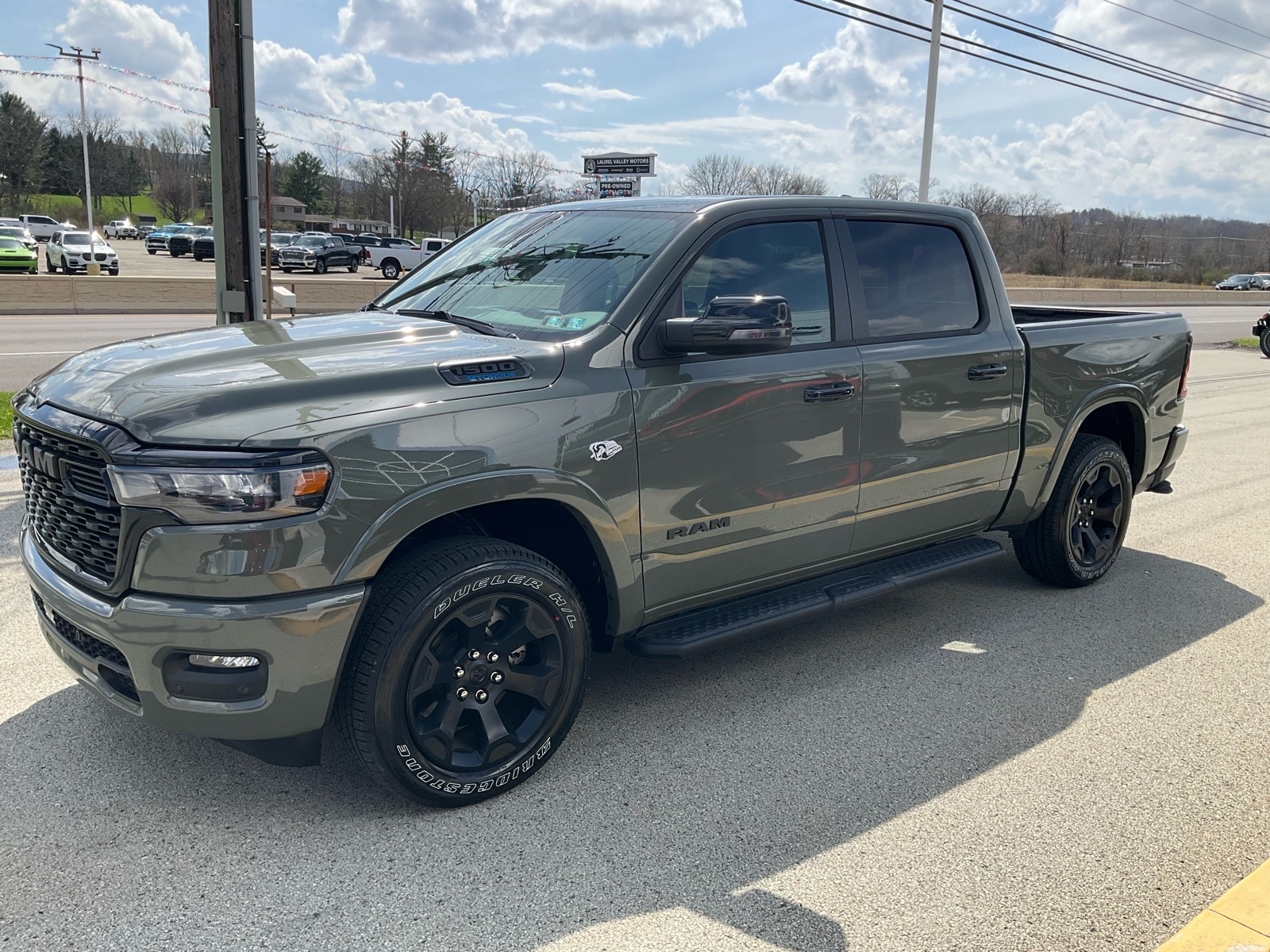 View vehicle photo 3