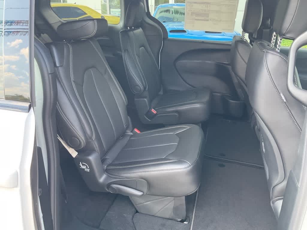 2026 Chrysler Pacifica Select - Photo 21