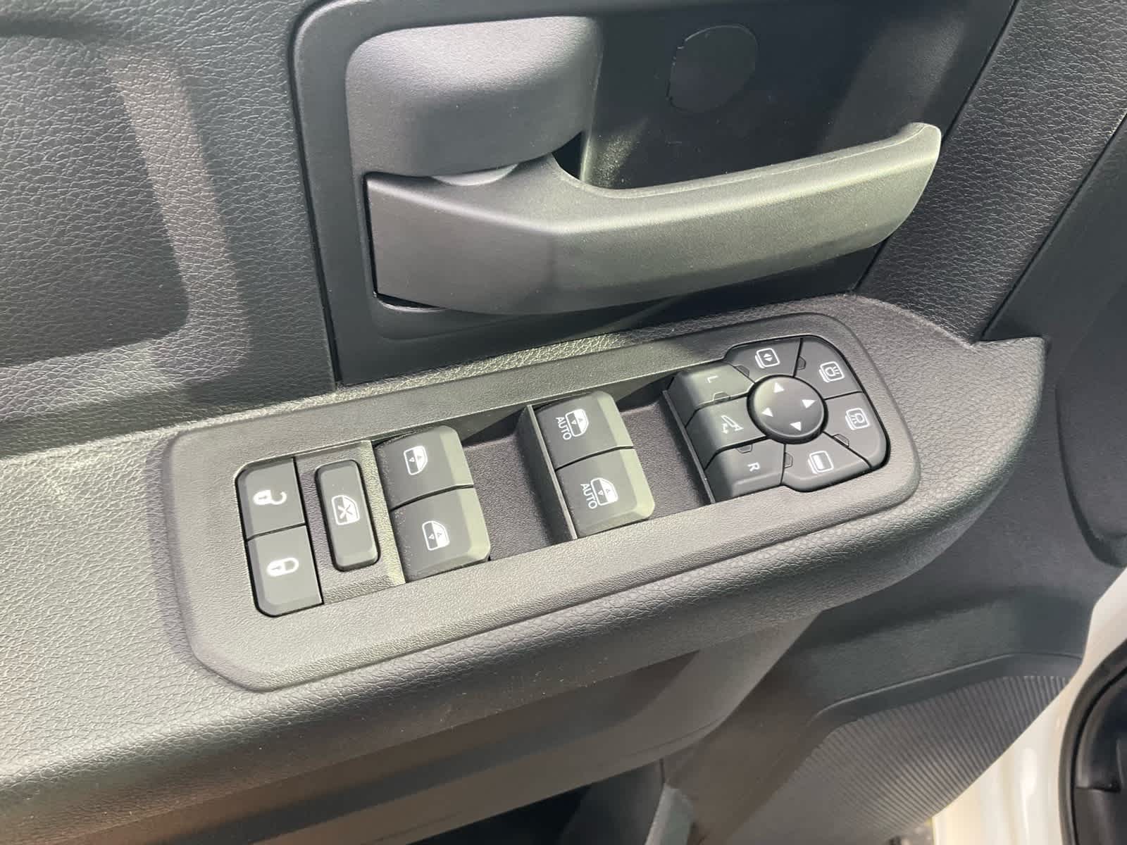 2026 RAM 3500 Tradesman - Photo 17