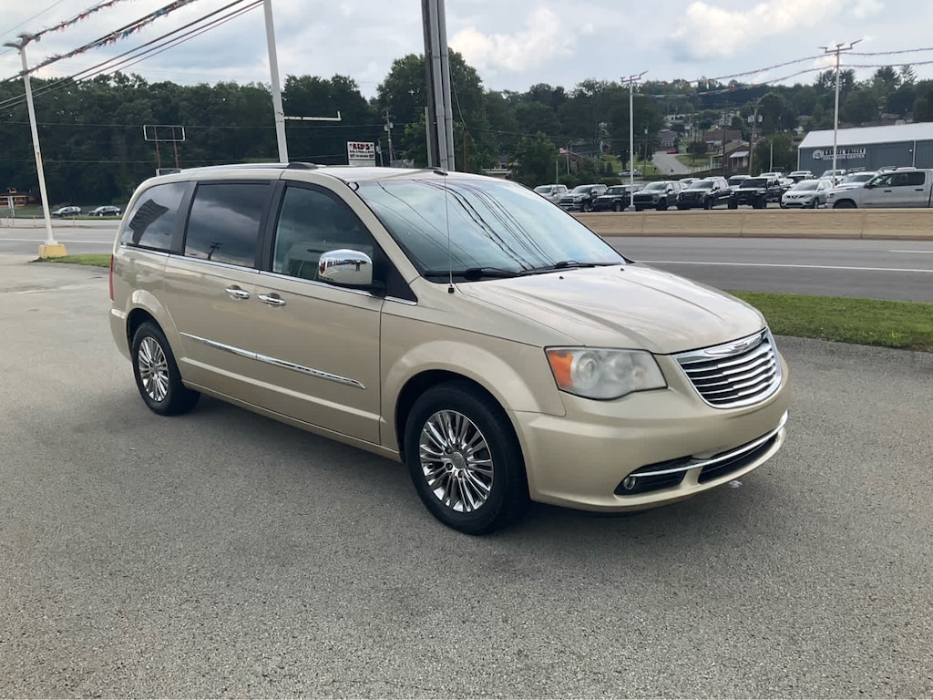Used 2011 Chrysler Town & Country