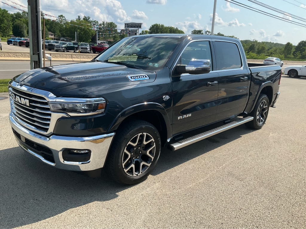 New 2026 Ram 1500 LARAMIE CREW CAB 4X4 5'7 BOX Pickup