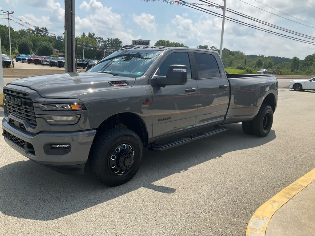 New 2026 Ram 3500 BIG HORN CREW CAB 4X4 8' BOX Pickup