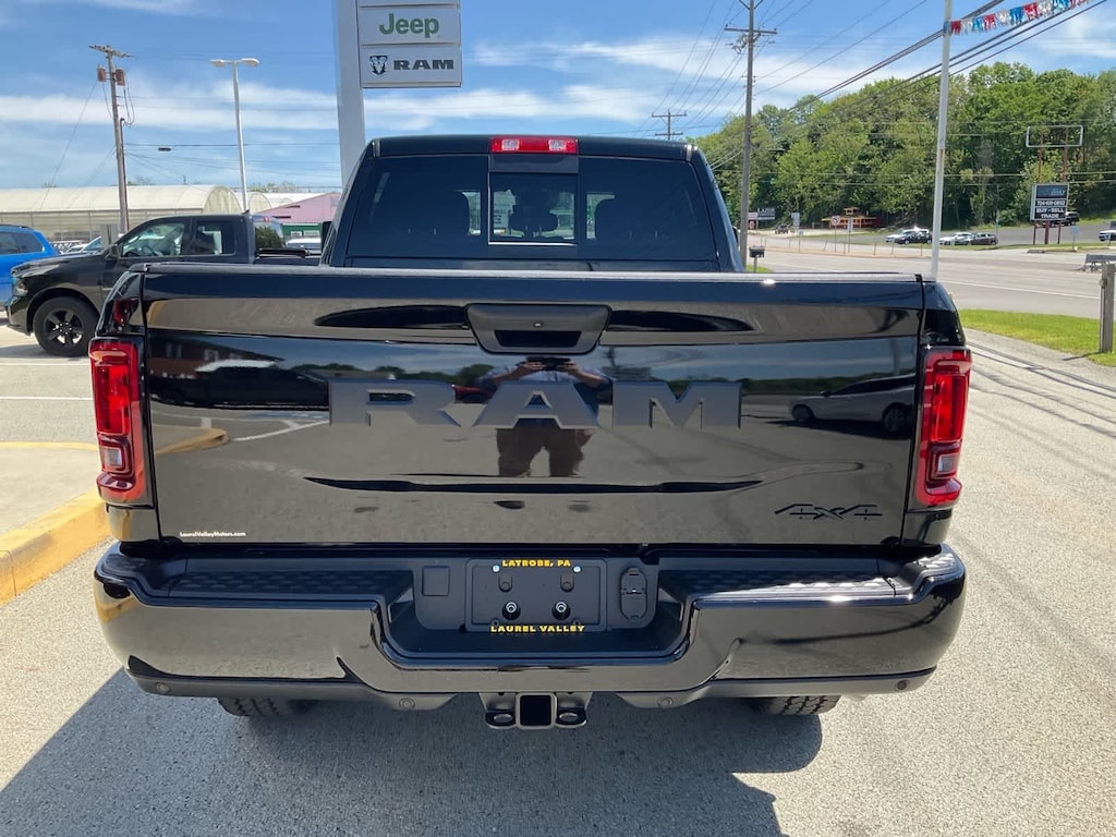 New 2026 Ram 2500 BLACK EXPRESS CREW CAB 4X4 6'4 BOX Pickup