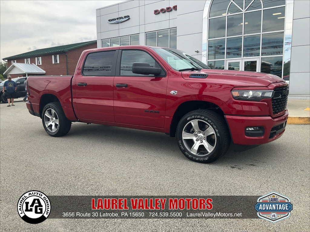New 2026 Ram 1500 EXPRESS CREW CAB 4X4 5'7 BOX Pickup
