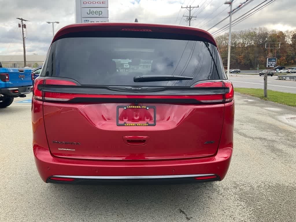 New 2026 Chrysler Pacifica SELECT AWD Passenger Van