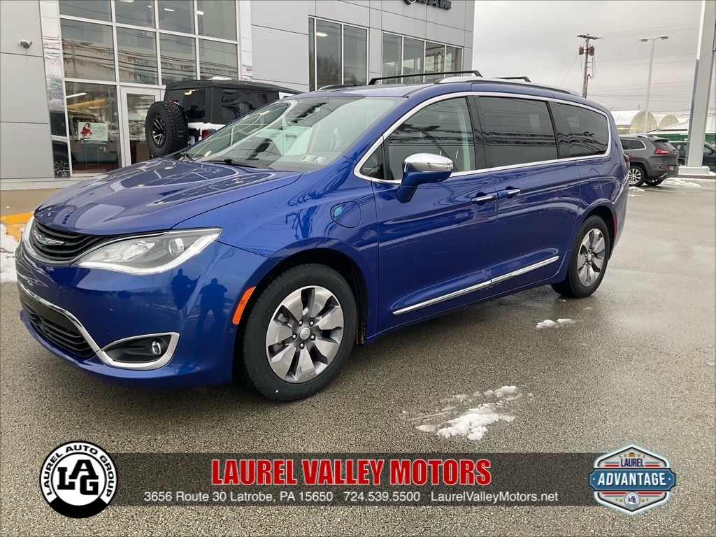 2019 Chrysler Pacifica Hybrid Limited's photo