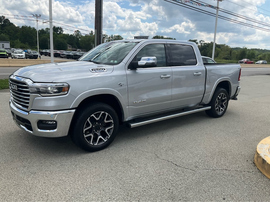 New 2026 Ram 1500 LARAMIE CREW CAB 4X4 5'7 BOX Pickup