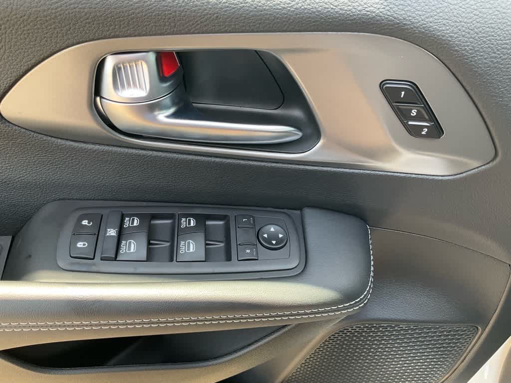 2026 Chrysler Pacifica Select - Photo 15