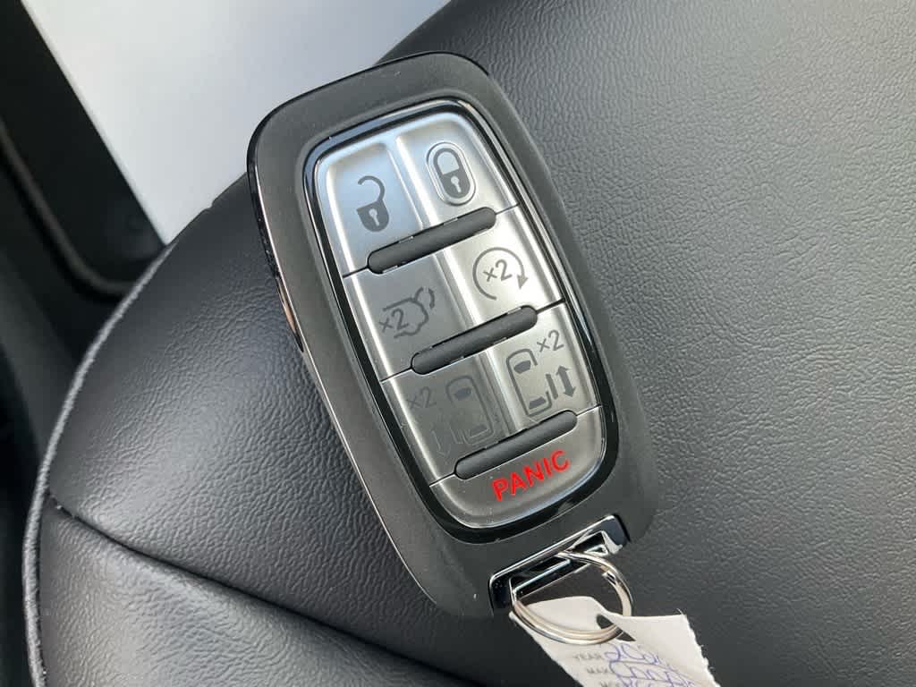 2026 Chrysler Pacifica Select - Photo 25