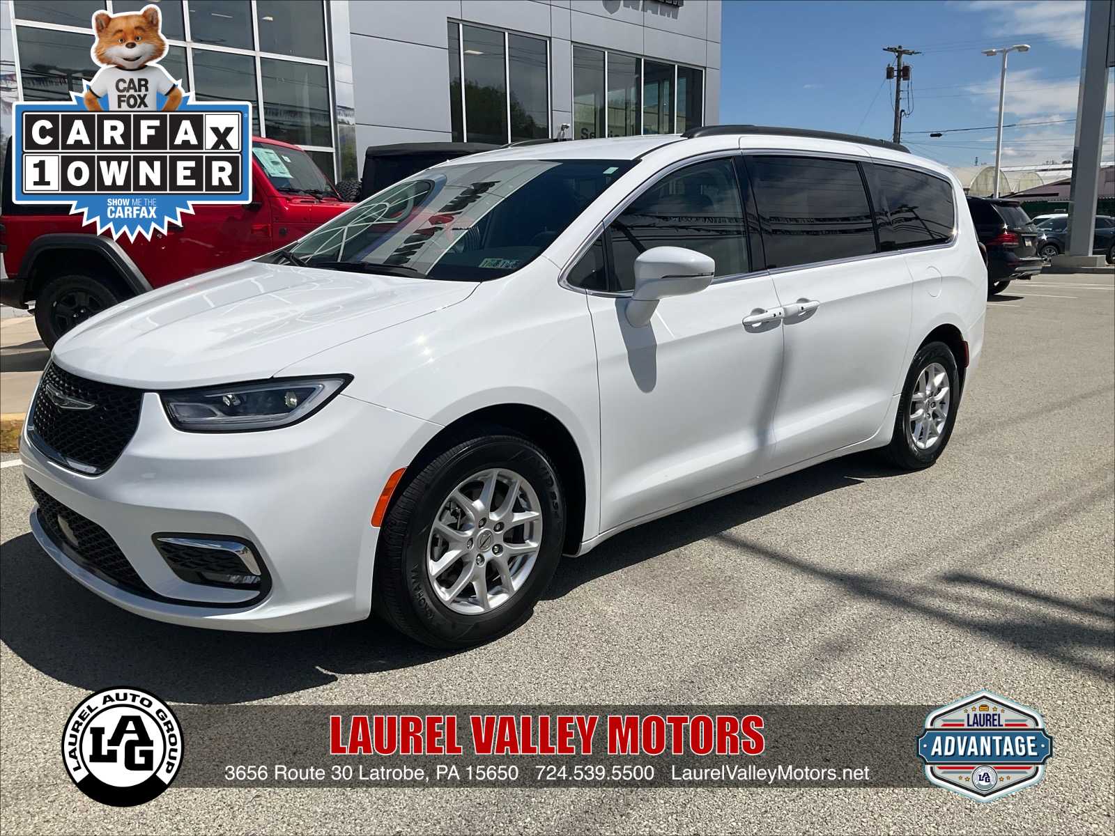2022 Chrysler Pacifica Touring L's photo