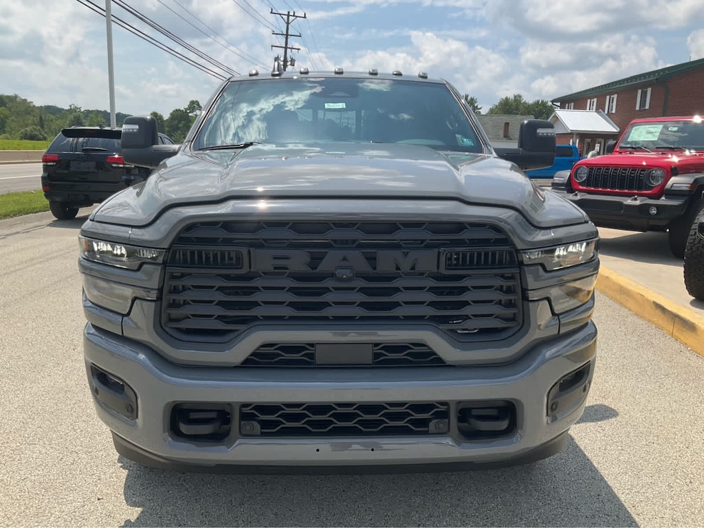 New 2026 Ram 3500 BIG HORN CREW CAB 4X4 8' BOX Pickup