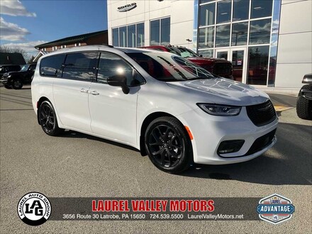 2026 Chrysler Pacifica SELECT Passenger Van