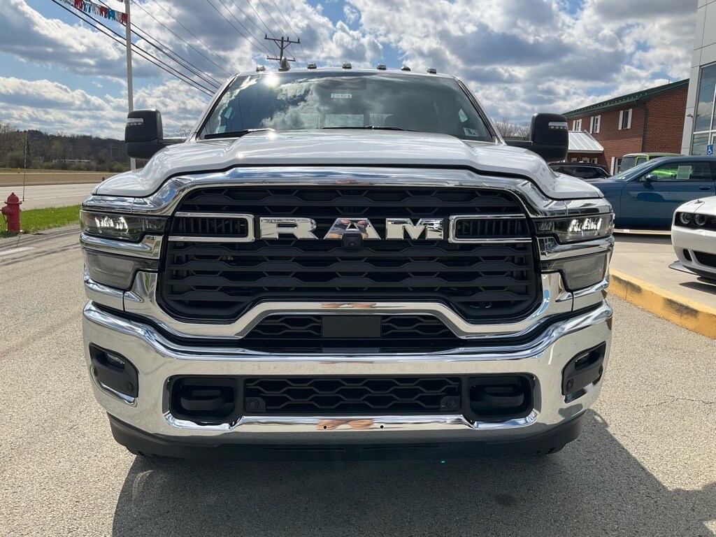 2025 Ram 2500 Tradesman photo 2