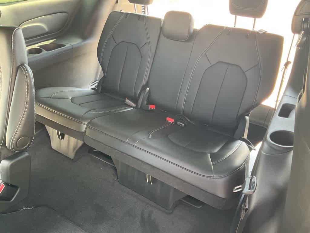 2026 Chrysler Pacifica Select - Photo 17