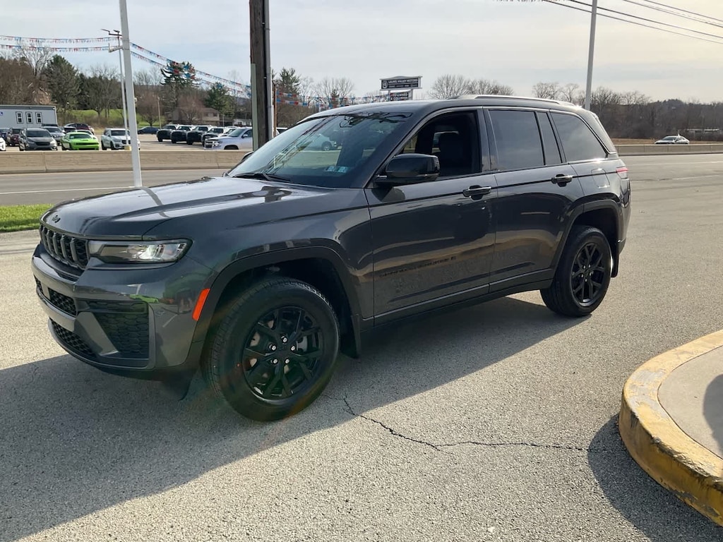 New 2026 Jeep Grand Cherokee LAREDO ALTITUDE 4X4 Sport Utility