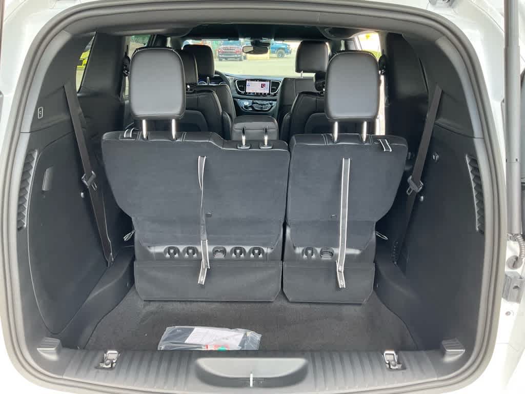 2026 Chrysler Pacifica Select - Photo 20