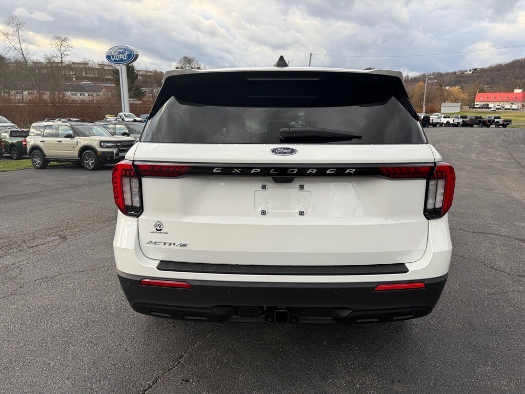 2026 Ford Explorer photo 3