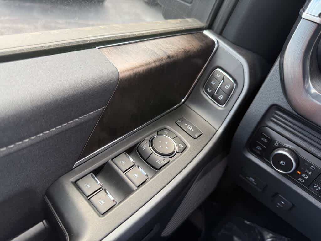 2025 Ford F-350 Super Duty Lariat - Photo 28