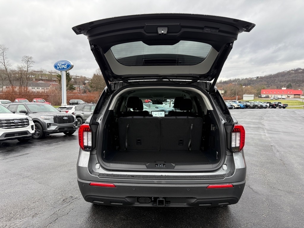 2026 Ford Explorer photo 4