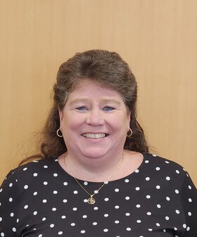 Staff member Susan Jefferson from ID_8299984eadd7