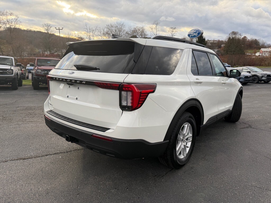 2026 Ford Explorer photo 2