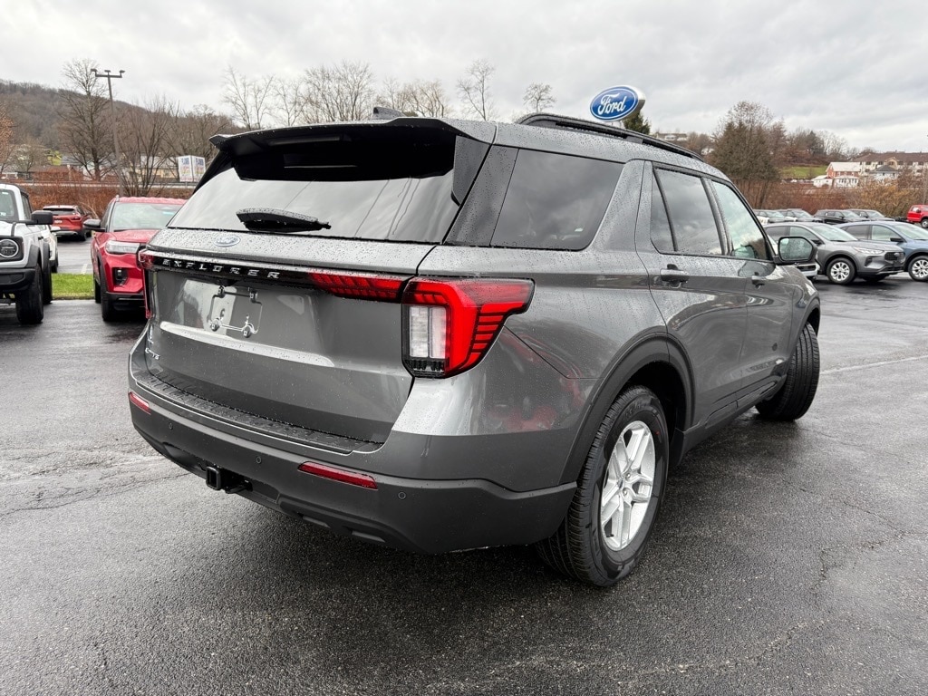 2026 Ford Explorer photo 2