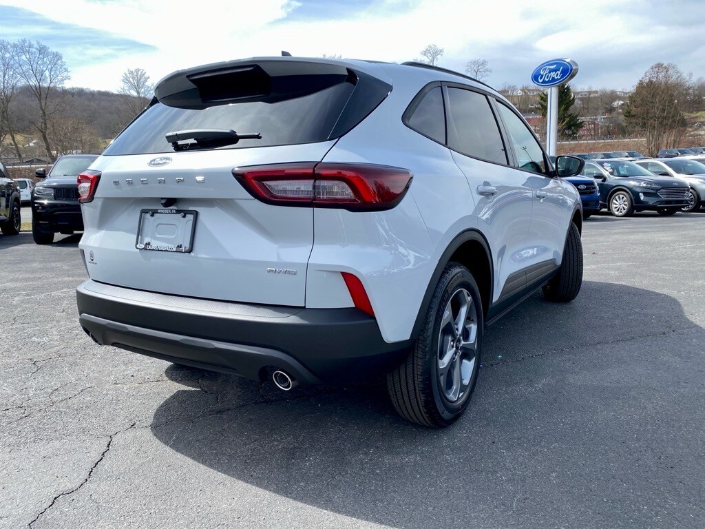 2025 Ford Escape ST-Line photo 2