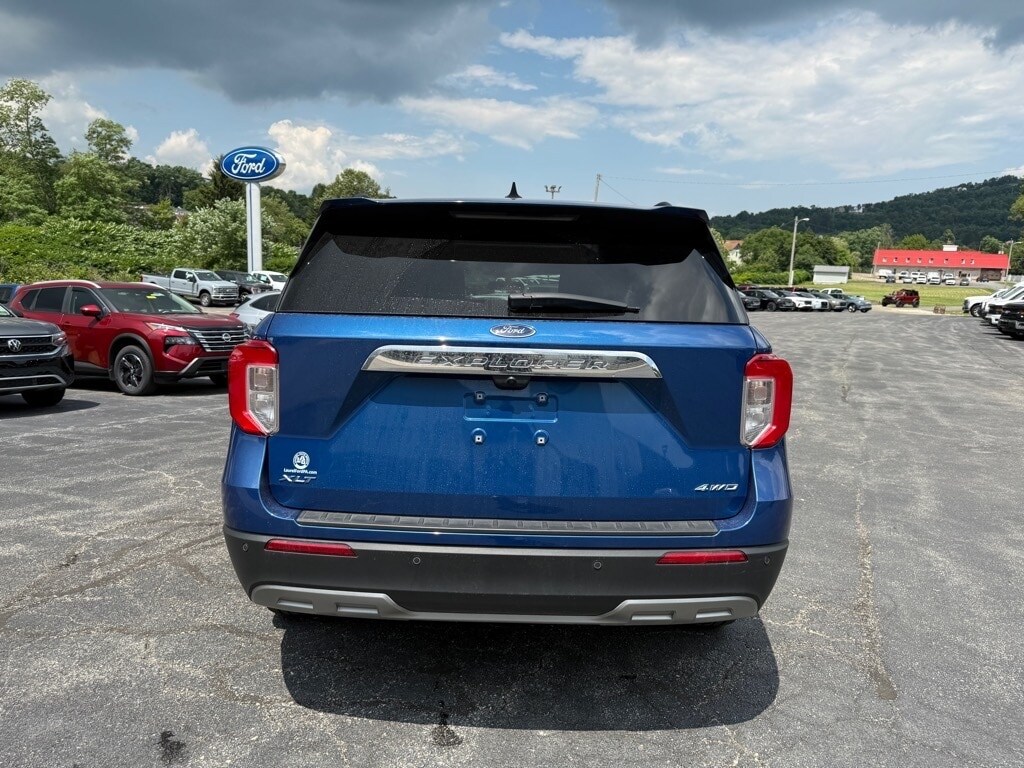 2023 Ford Explorer XLT photo 2