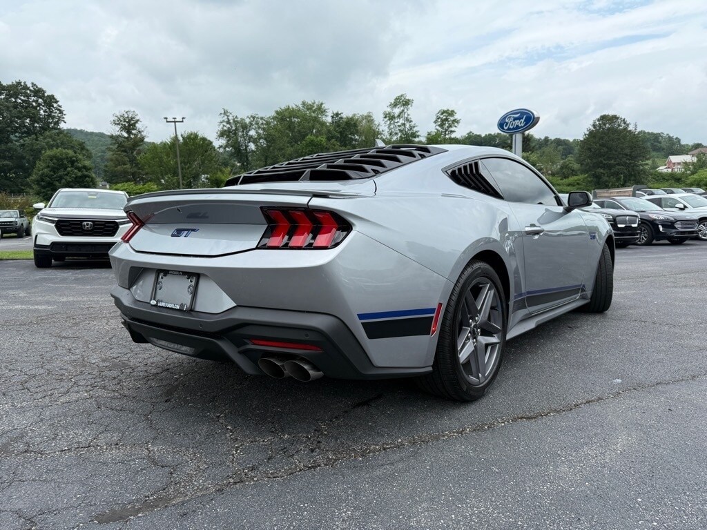 2024 Ford Mustang GT photo 2