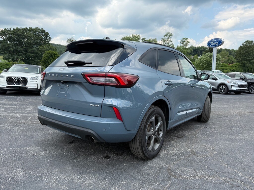 2023 Ford Escape ST-Line photo 2