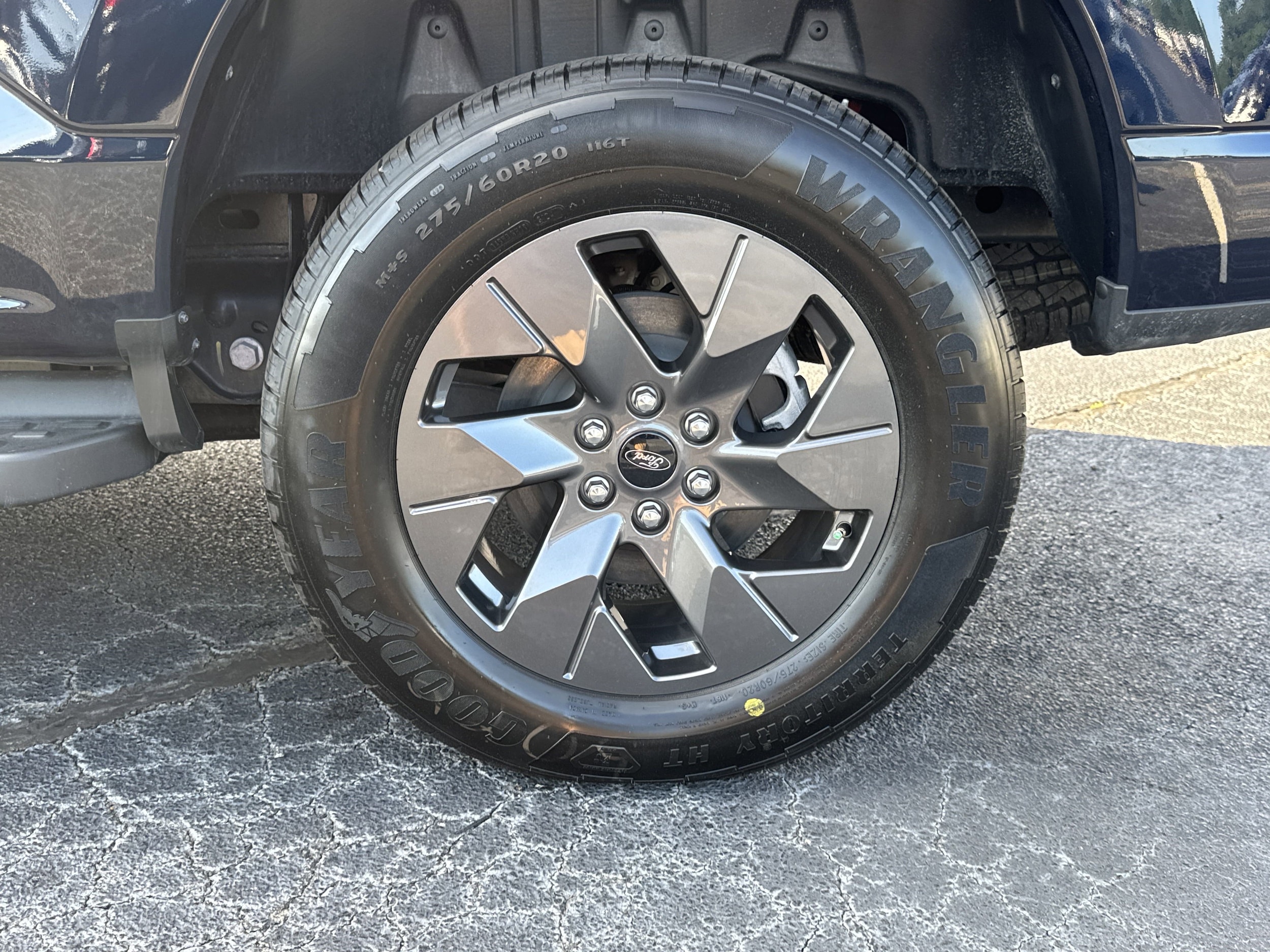 2025 Ford F-150 Lightning Flash - Photo 23