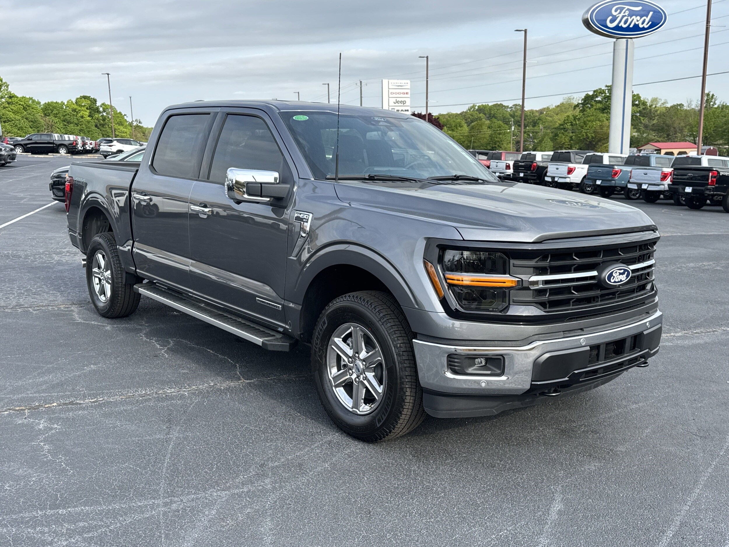 2025 Ford F-150 XLT photo 4