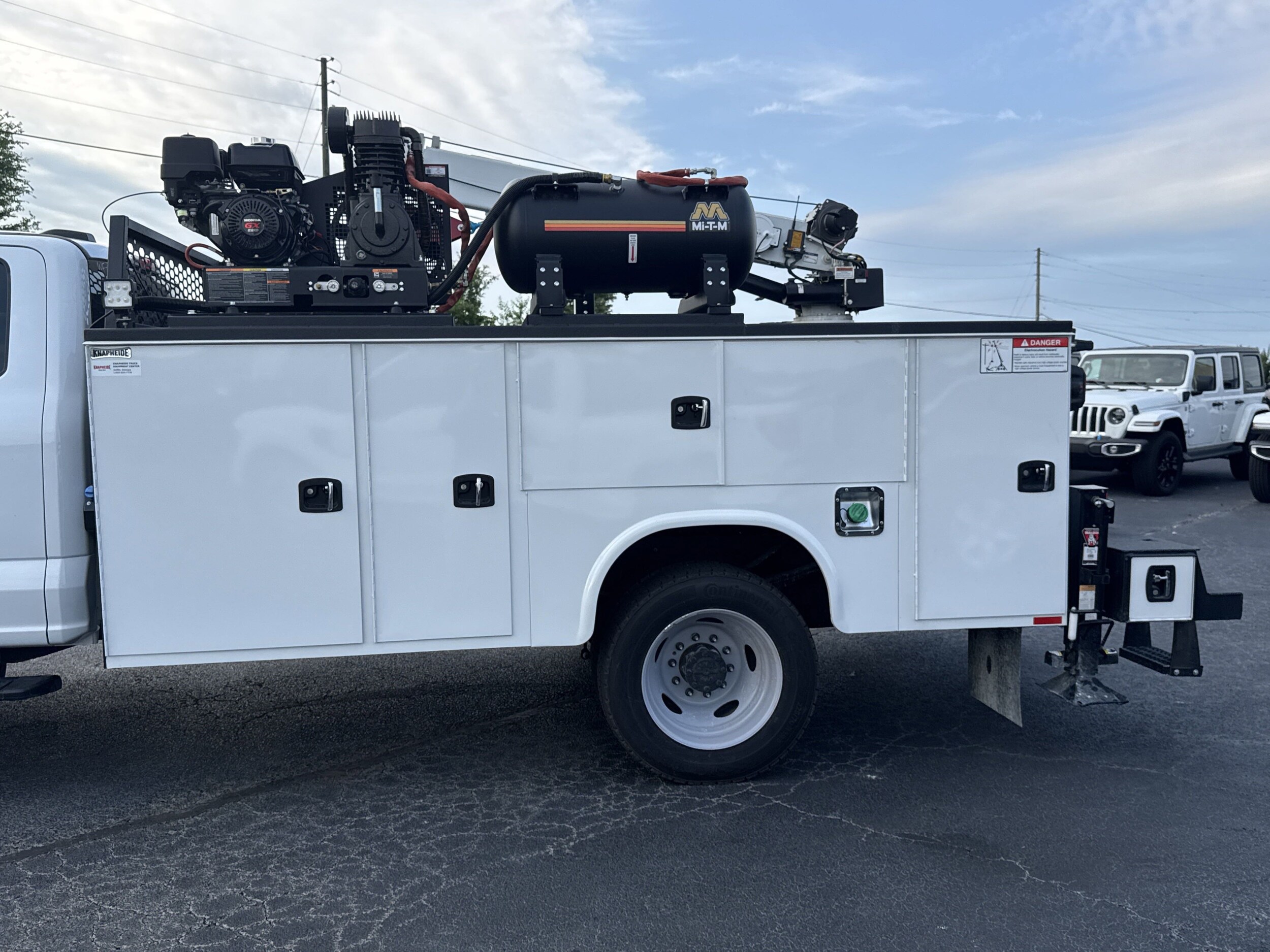 2025 Ford F-450 Super Duty Chassis Cab XL - Photo 9