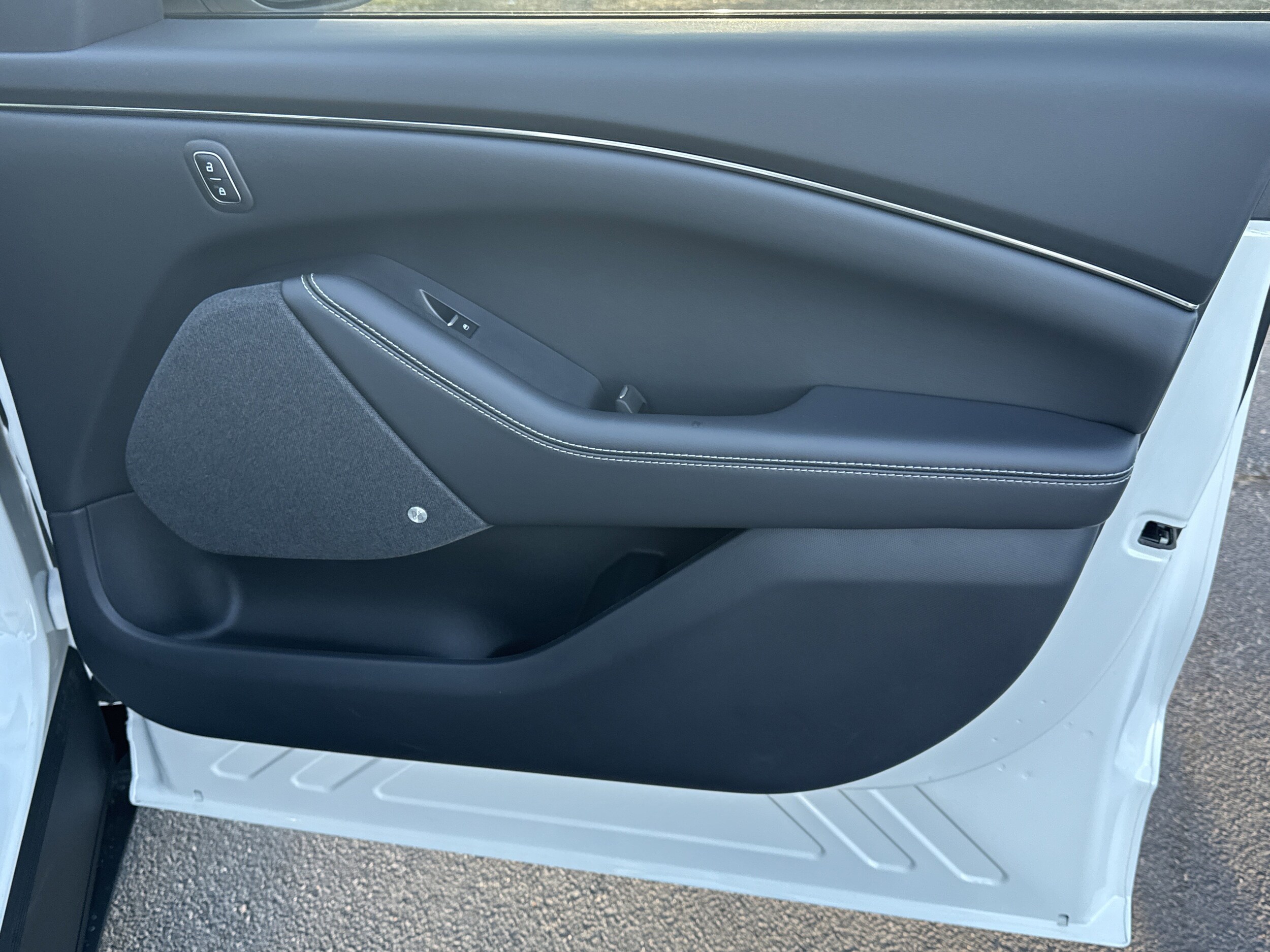 2025 Ford Mustang Mach-E Premium - Photo 16