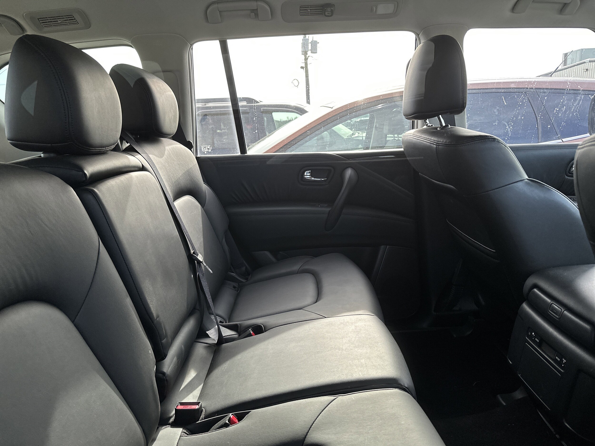 2022 Nissan Armada SV photo 3