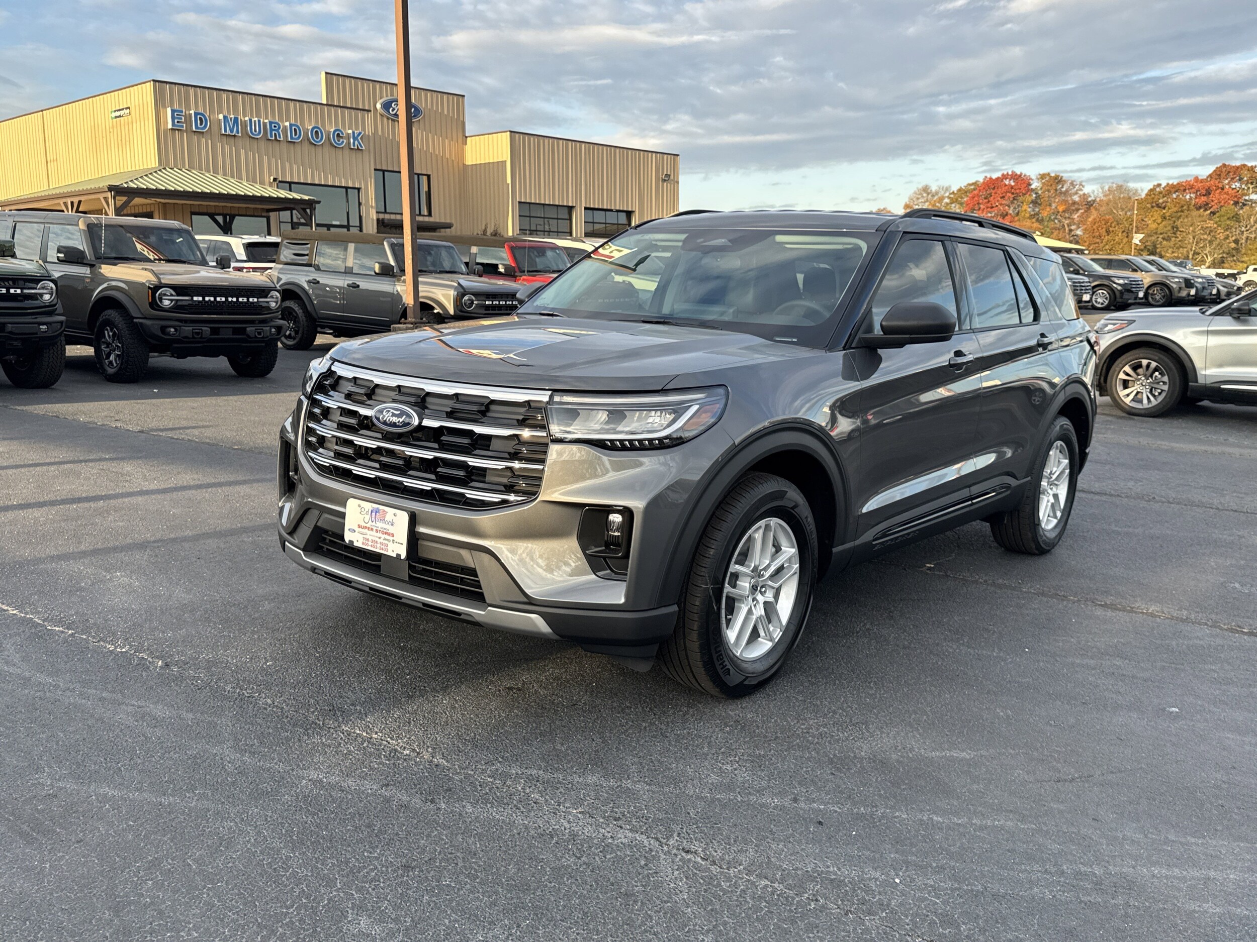 2026 Ford Explorer photo 2