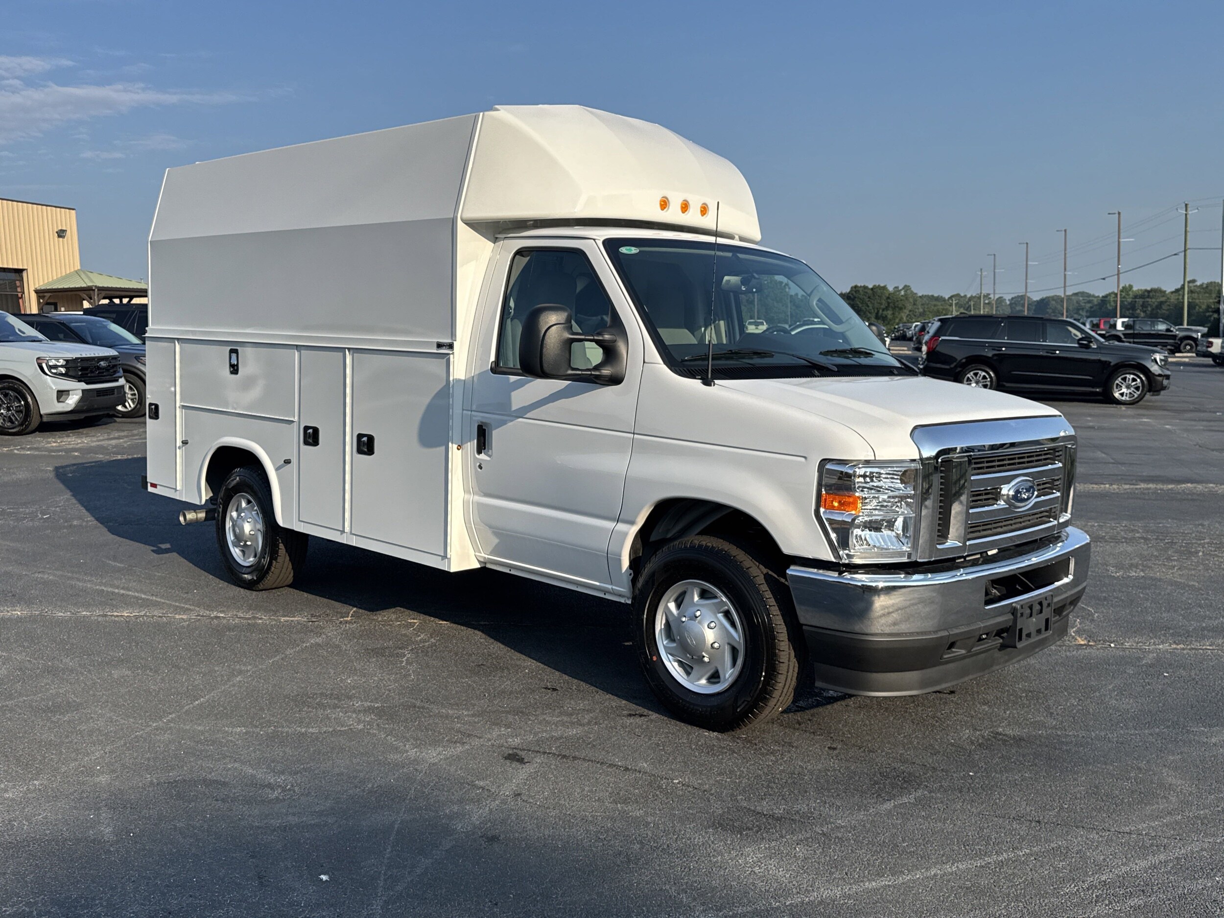 2025 Ford E-350 Base photo 3